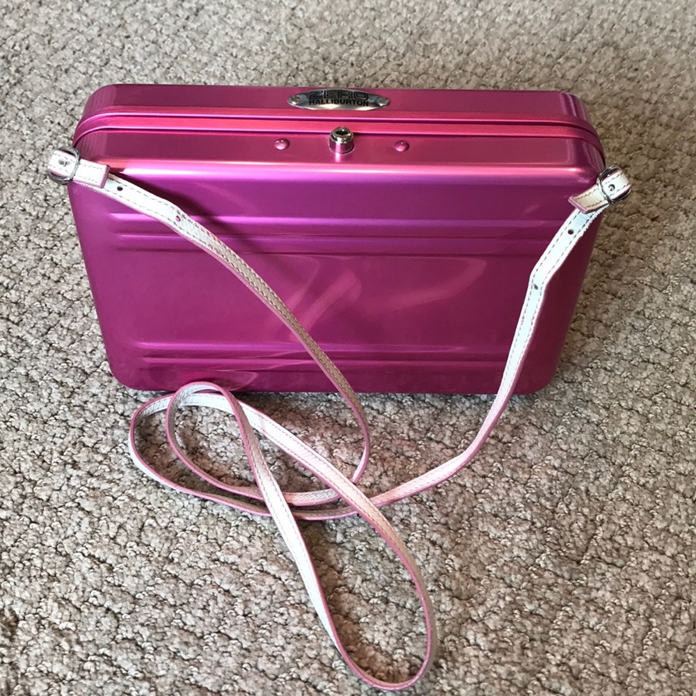 Zero Halliburton Expressions Cross Body Handbag